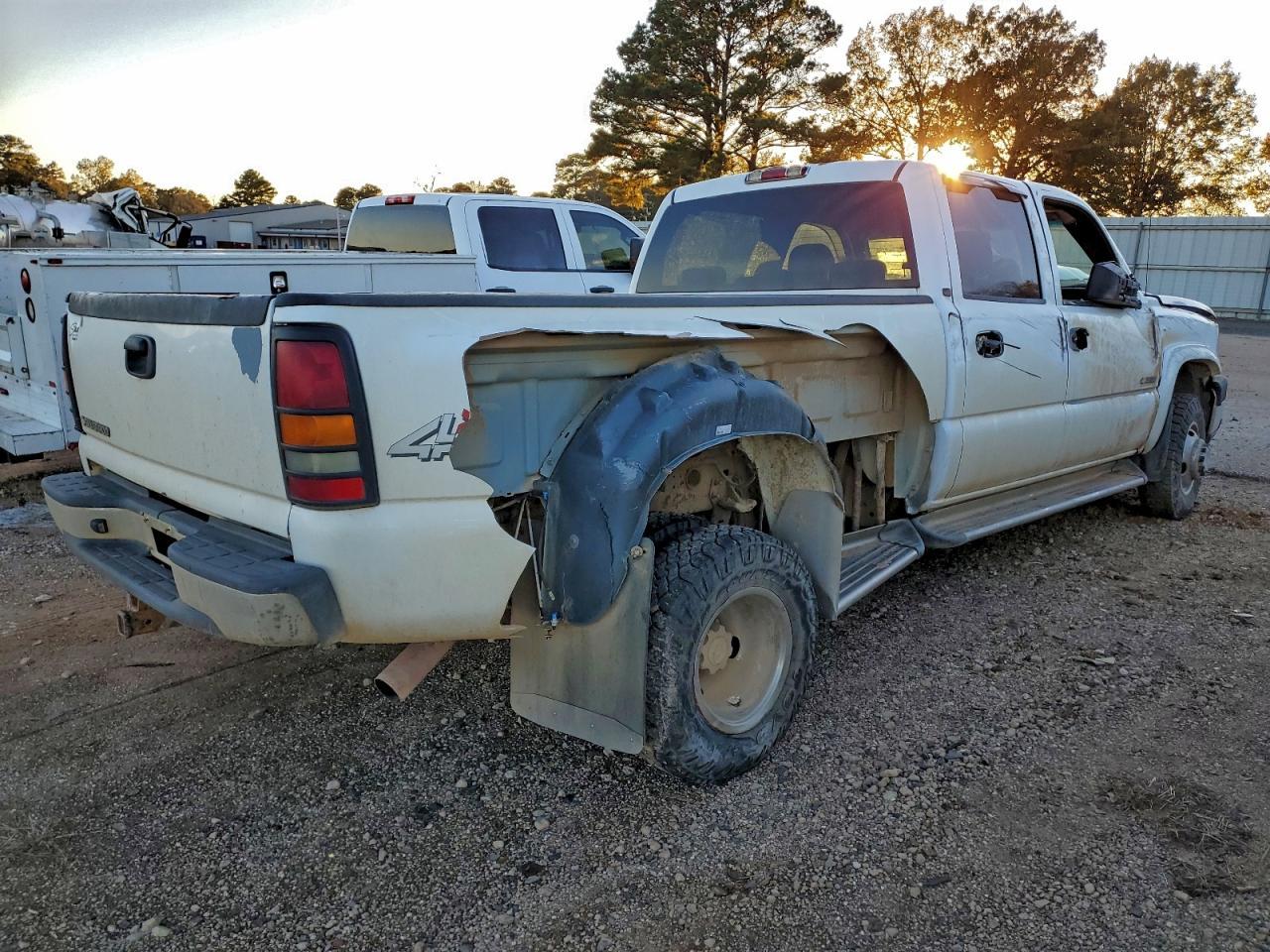 2007 Chevrolet Silverado K3500 - Image 3