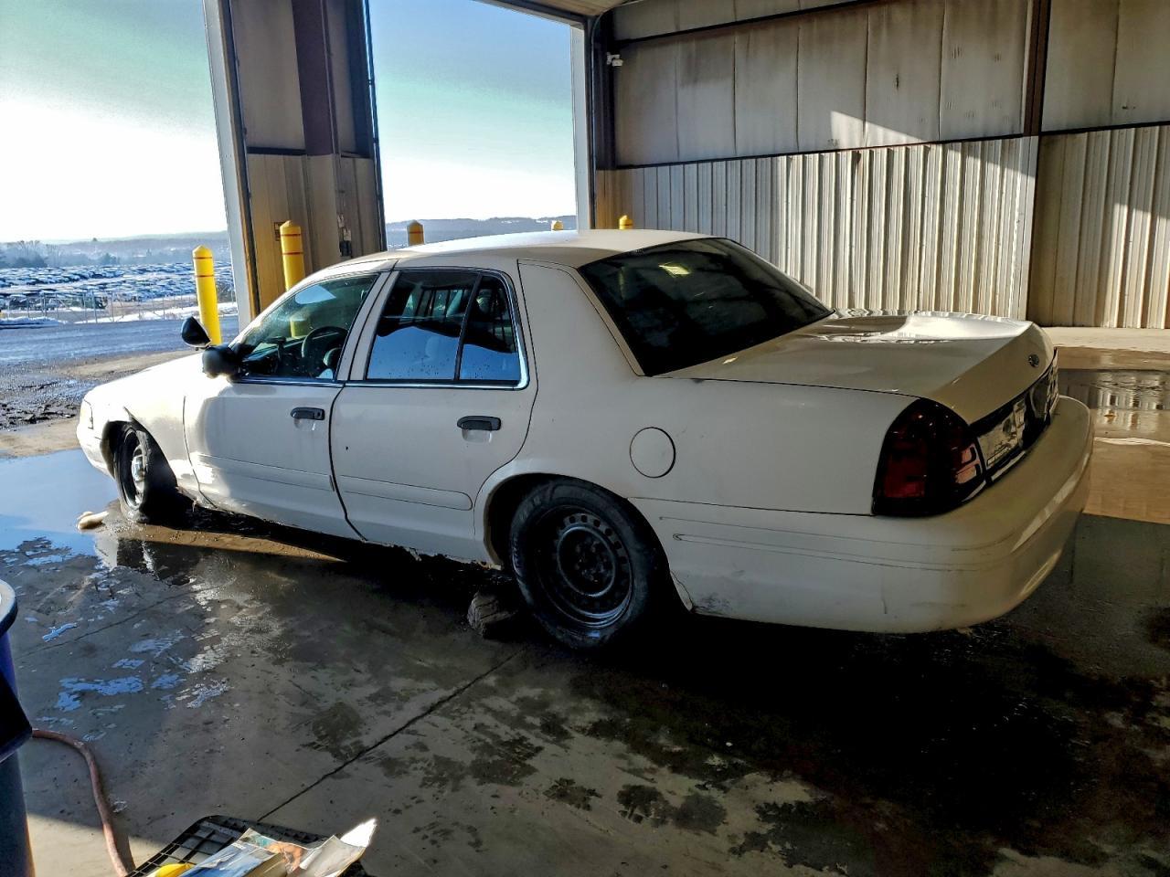2001 Ford Crown Victoria Police Interceptor - Фото 2