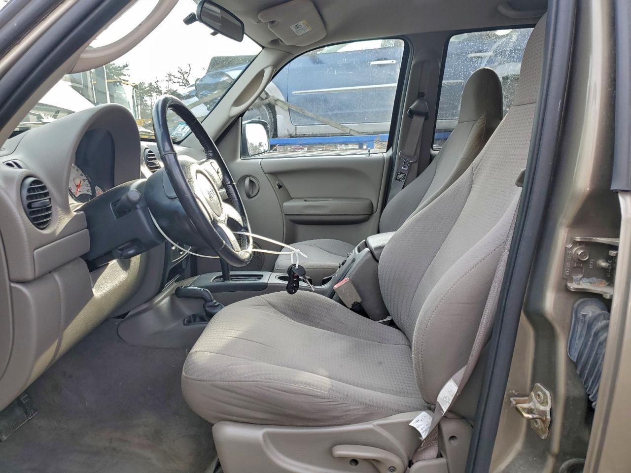 2004 Jeep Liberty Sport - Фото 7