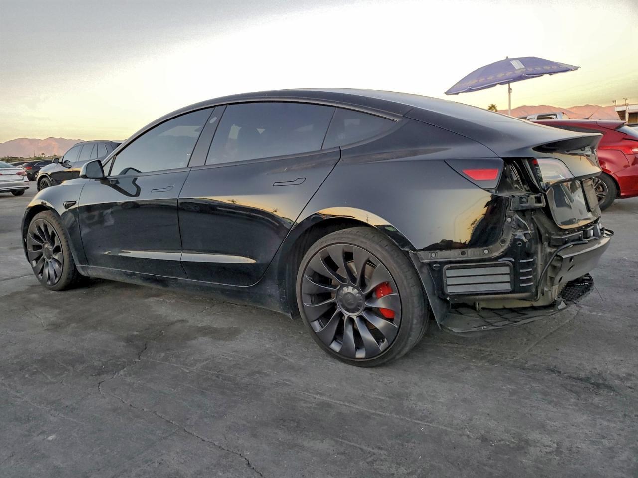 2023 Tesla Model 3 - Фото 2
