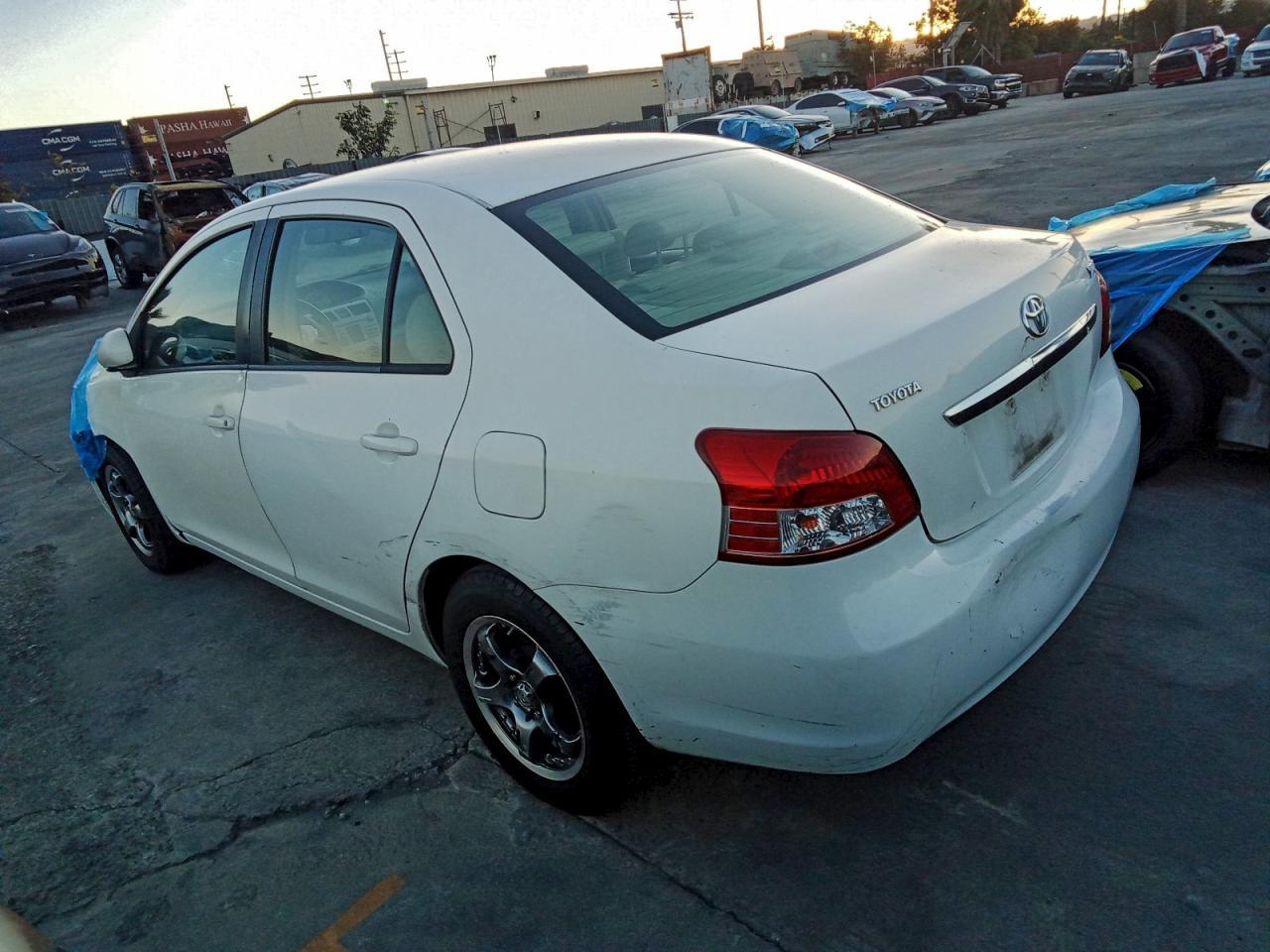 2008 Toyota Yaris Base - Фото 2