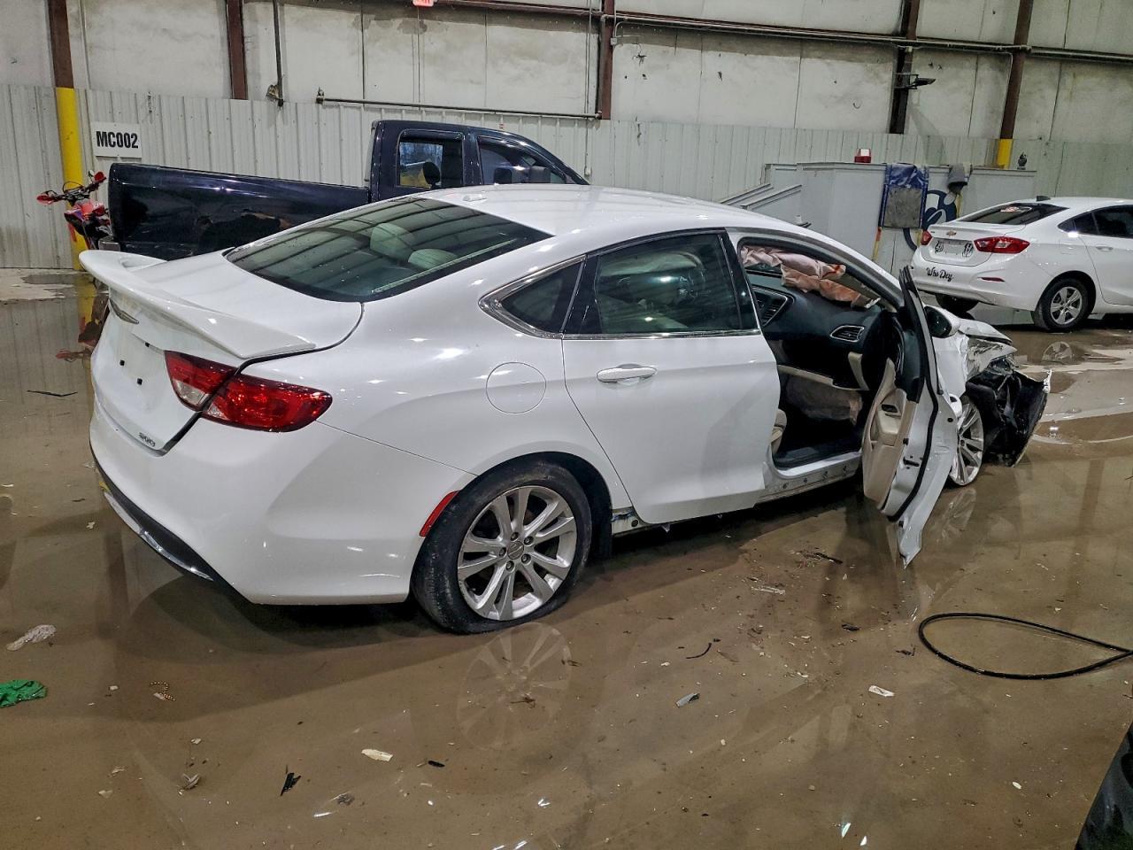 2015 Chrysler 200 Limited - Фото 3