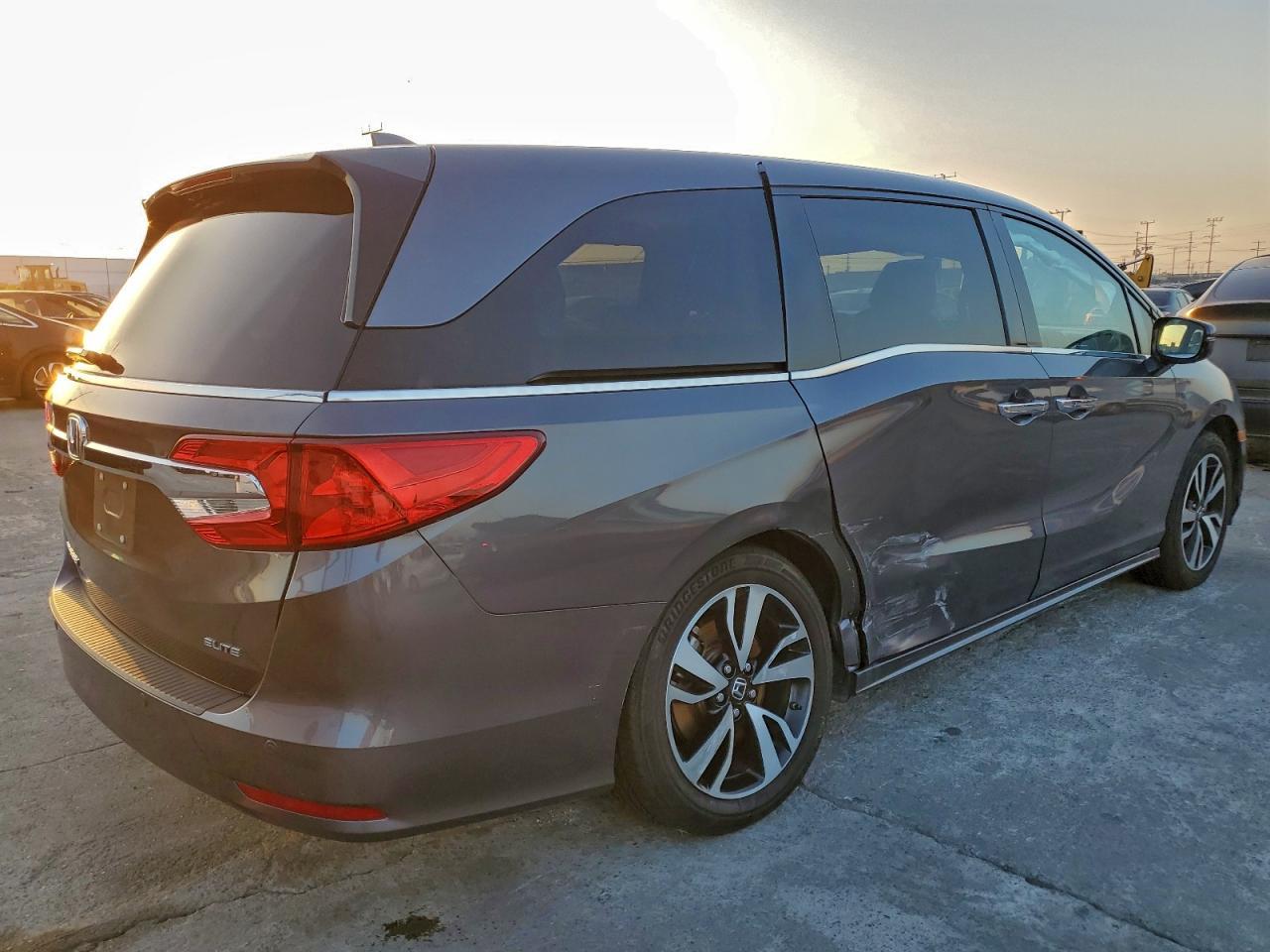 2019 Honda Odyssey Elite - Image 3