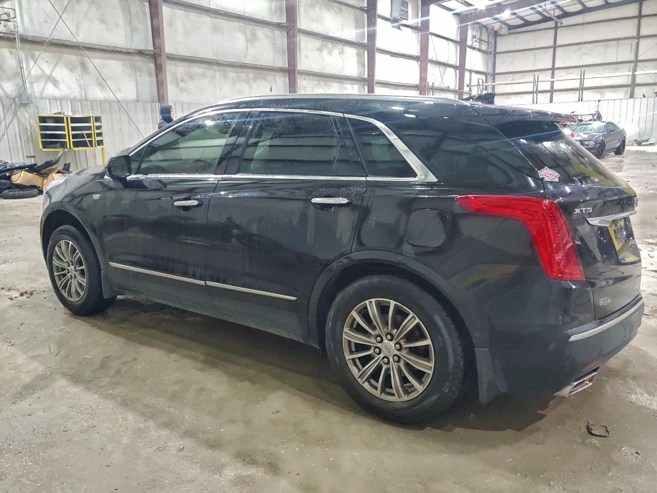 2017 Cadillac Xt5 Luxury - Фото 2