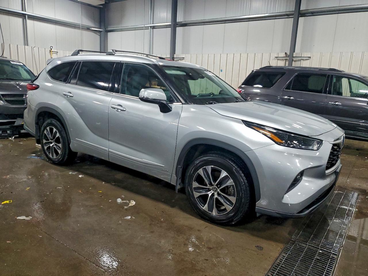 2022 Toyota Highlander Hybrid Xle - Image 4