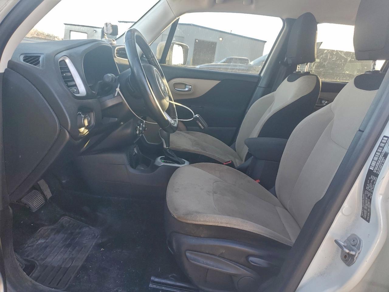 2015 Jeep Renegade Latitude - Image 7