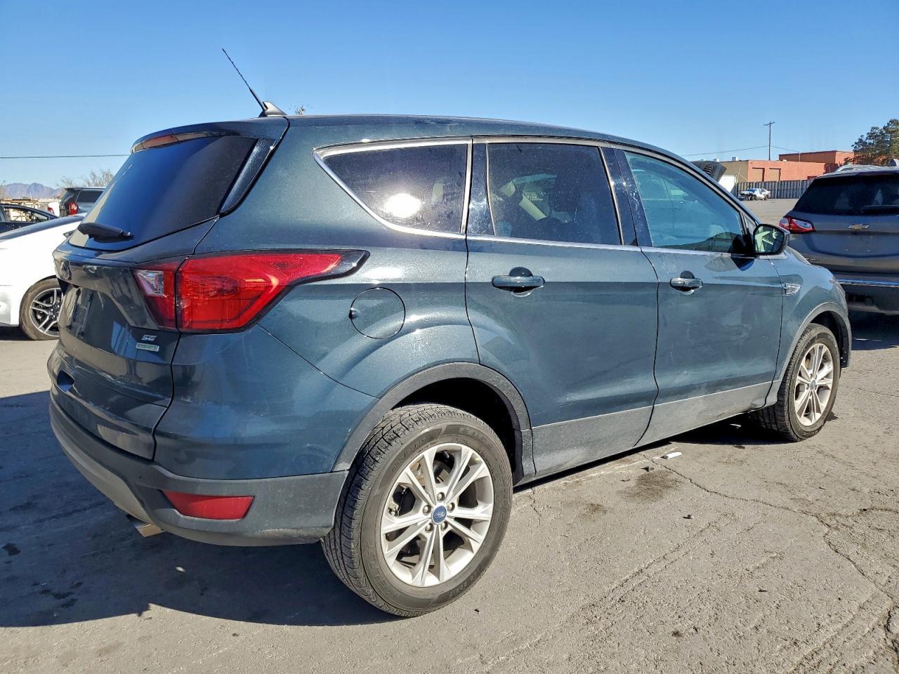 2019 Ford Escape Se - Фото 3