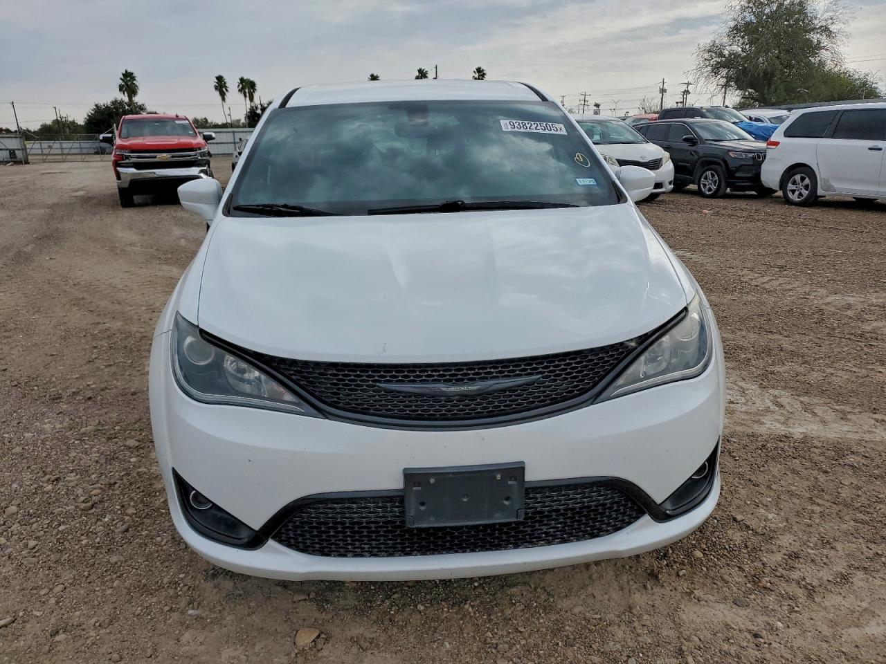 2020 Chrysler Pacifica Touring - Фото 5