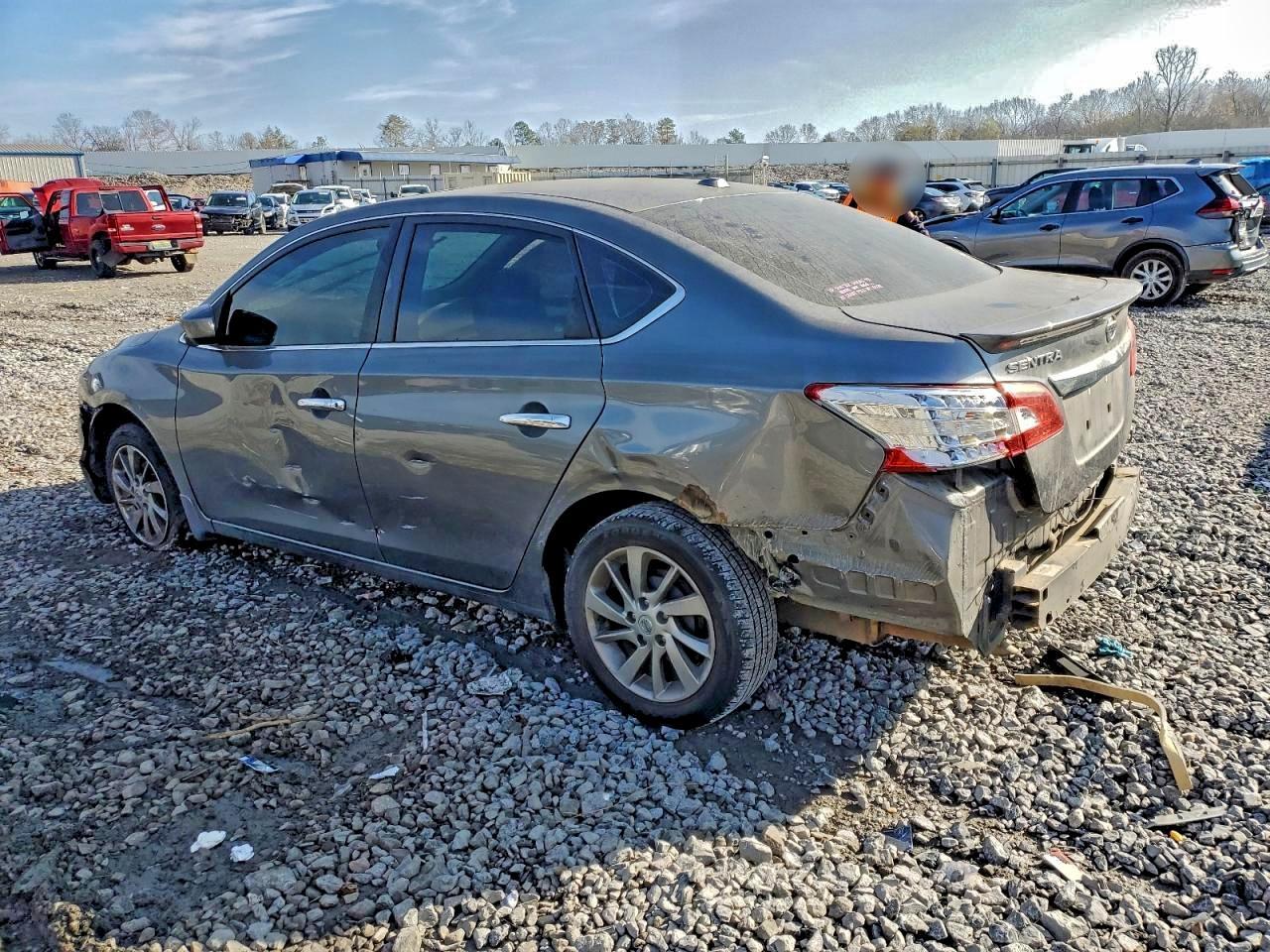 2015 Nissan Sentra S - Фото 2