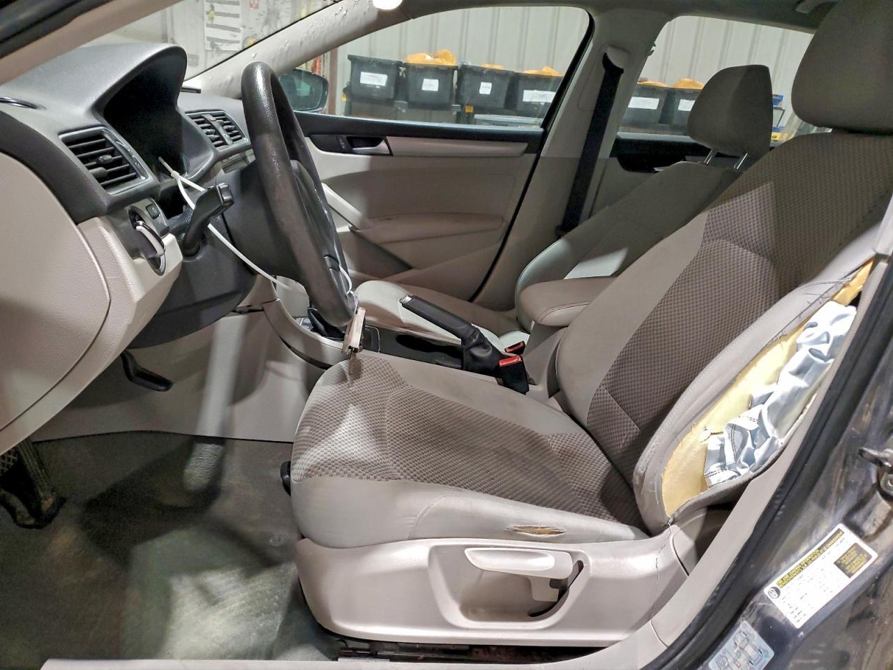 2013 Volkswagen Passat S - Image 7
