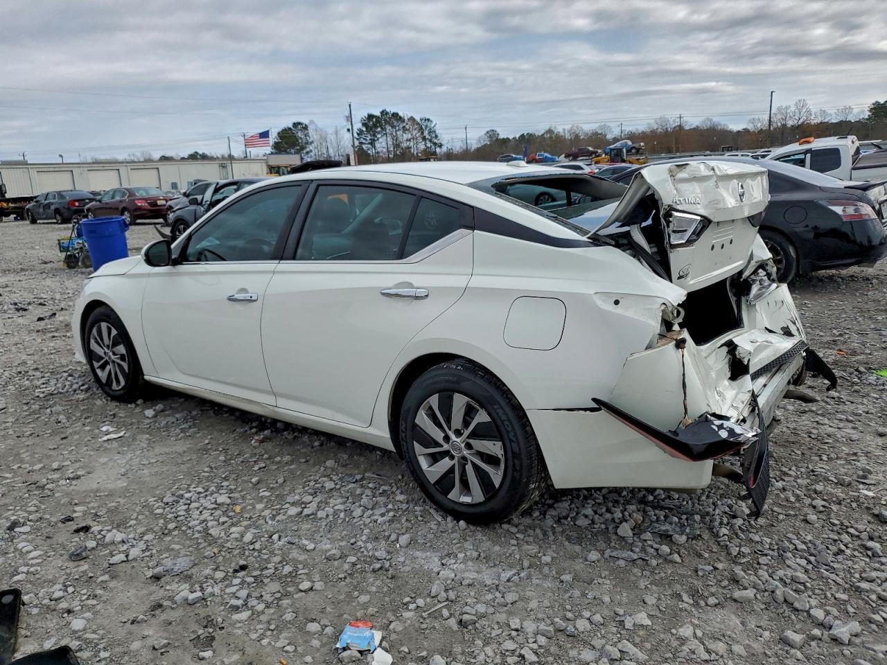 2020 Nissan Altima S - Фото 2