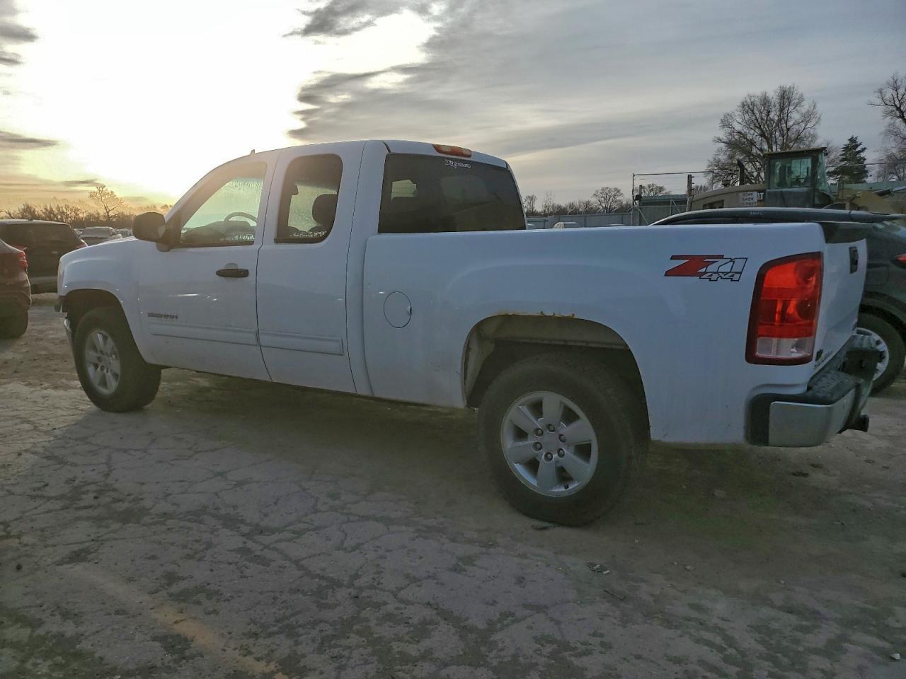 2013 GMC Sierra K1500 Sle - Image 2