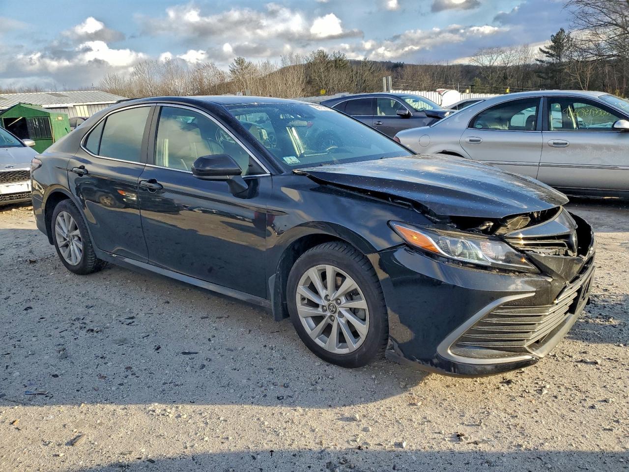 2021 Toyota Camry Le - Фото 4