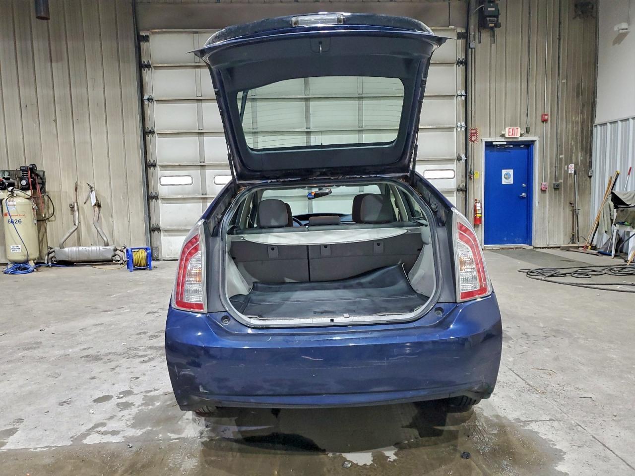 2012 Toyota Prius Two - Фото 6