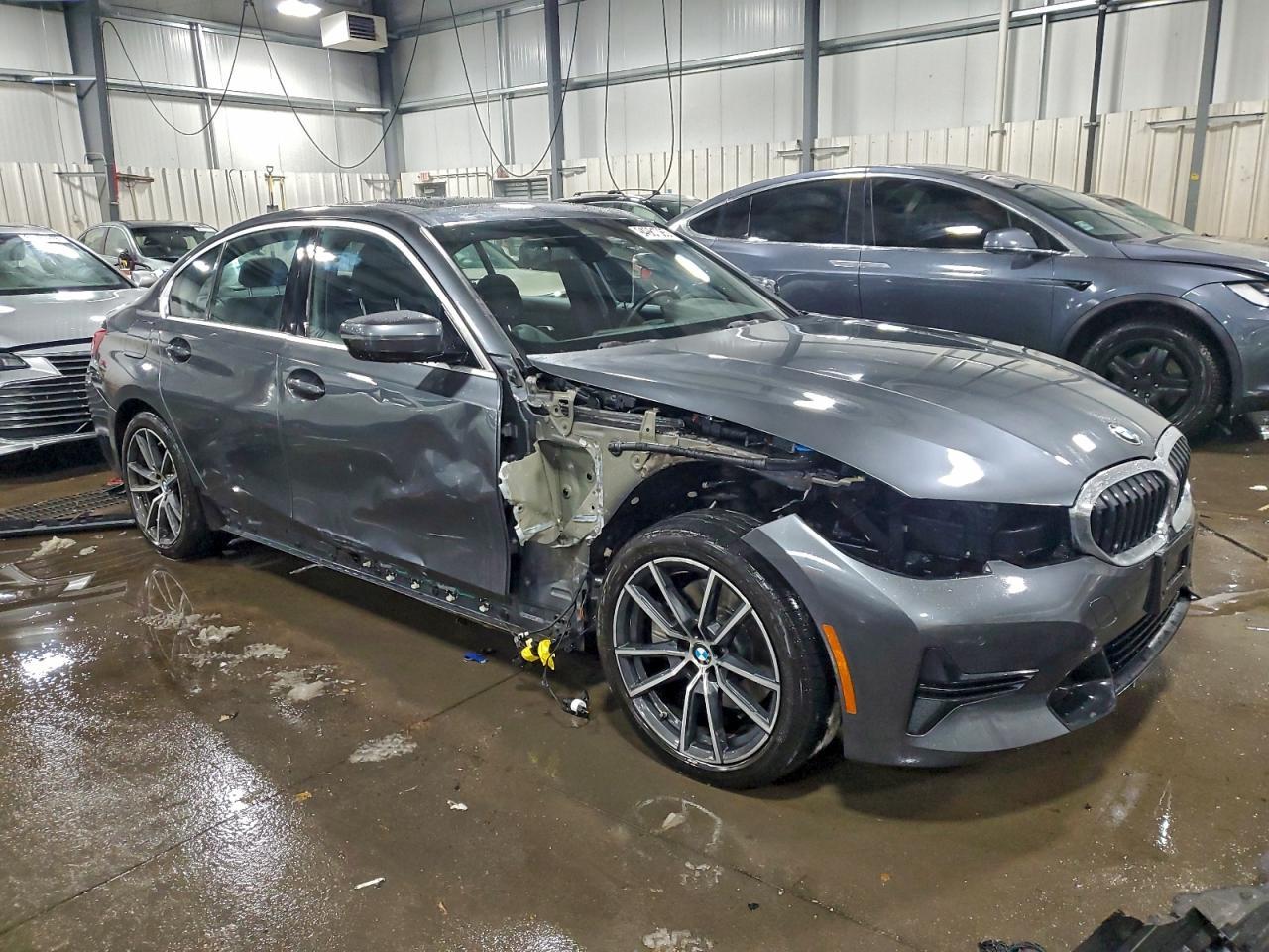 2019 BMW 330Xi - Фото 4