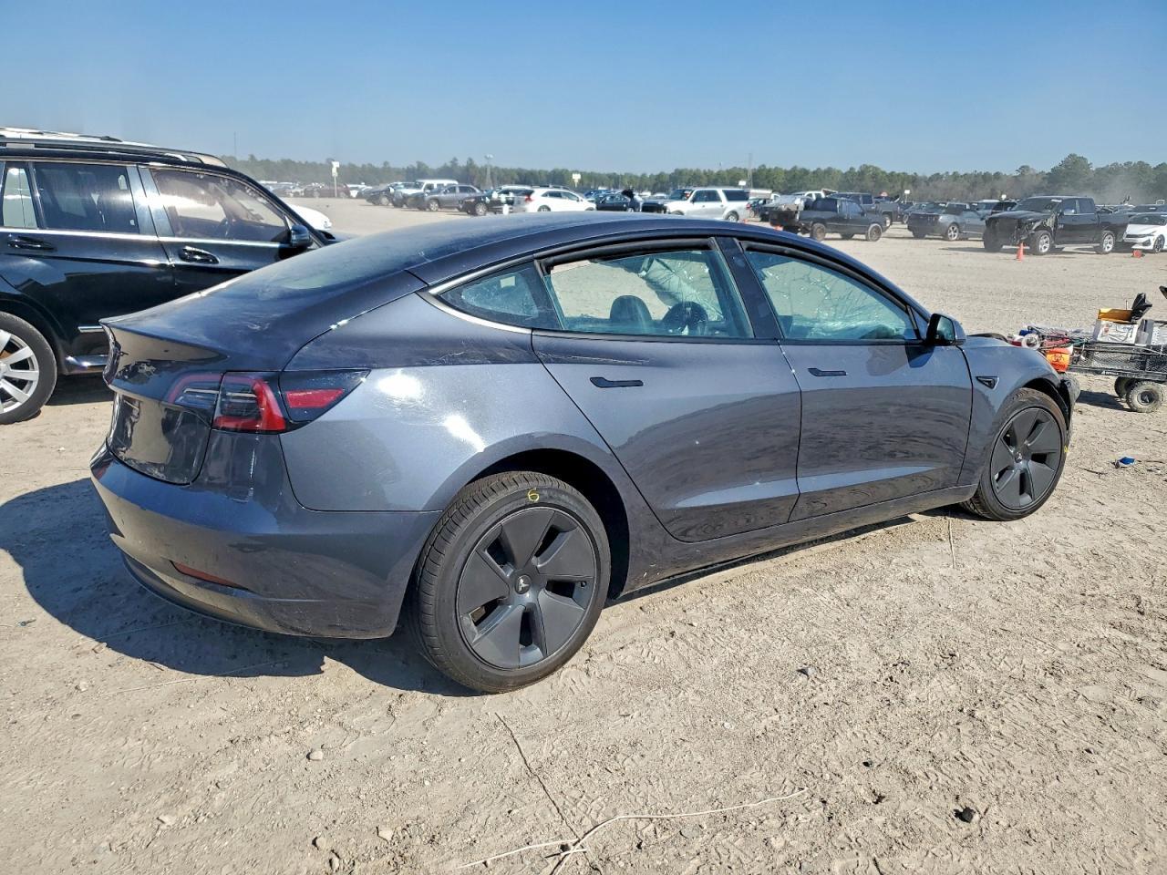 2023 Tesla Model 3 - Фото 3