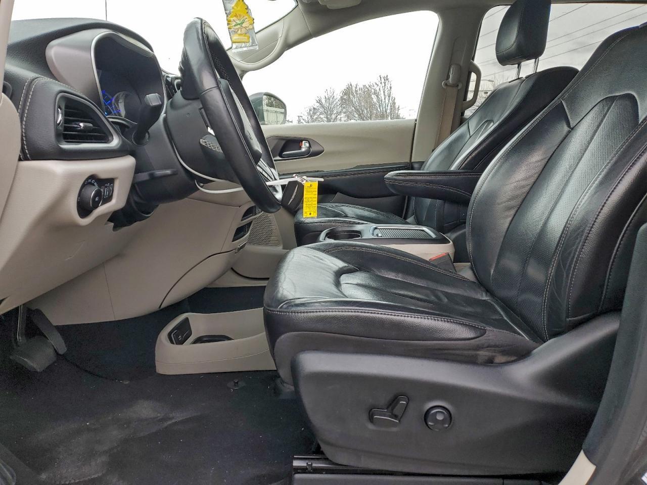 2022 Chrysler Pacifica Hybrid Touring L - Фото 7
