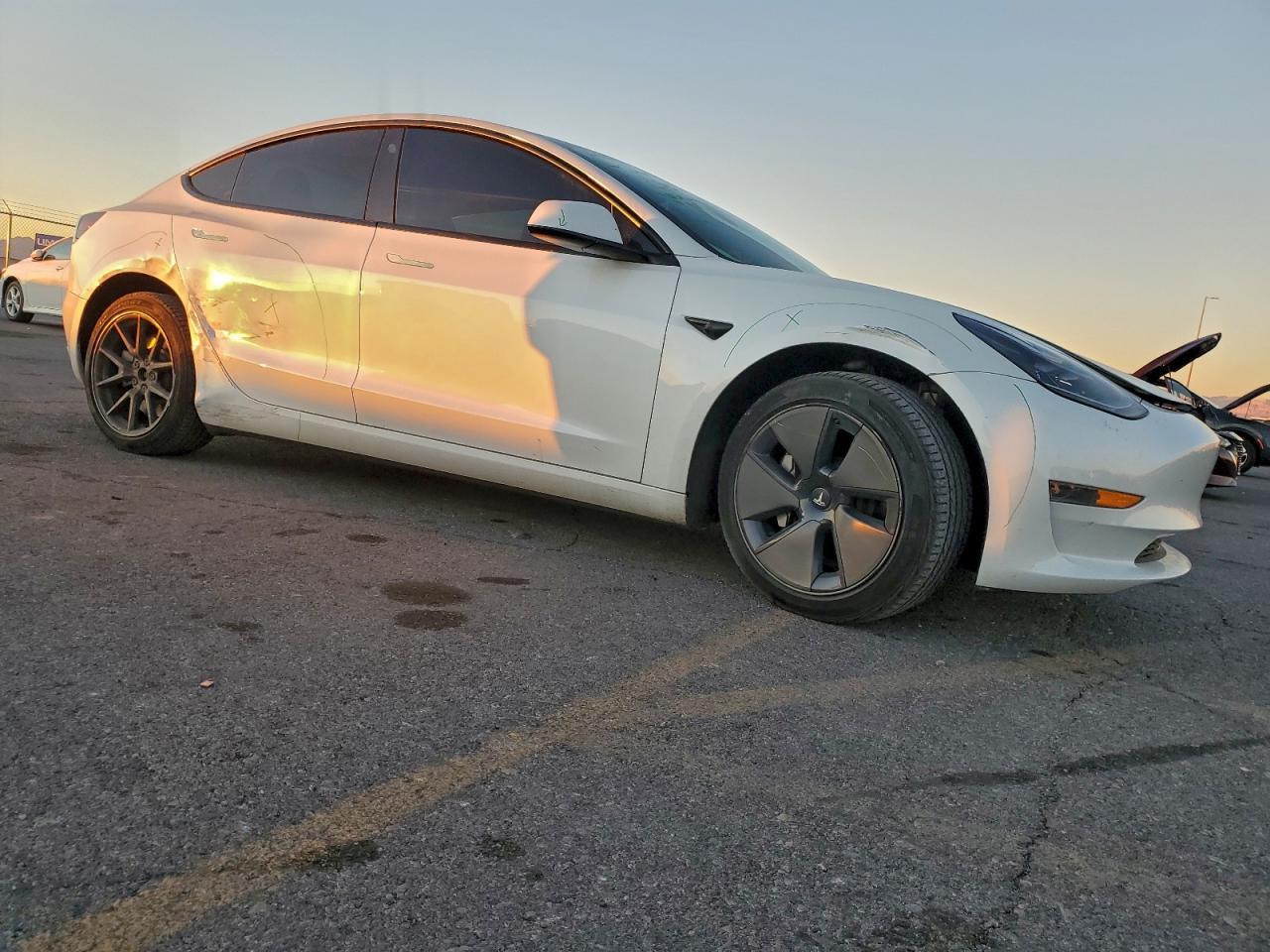 2023 Tesla Model 3 - Фото 4