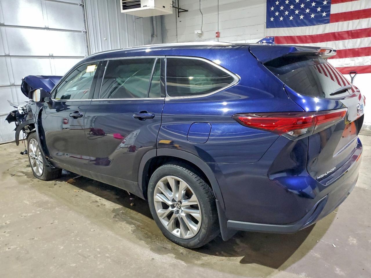 2020 Toyota Highlander Limited - Image 2