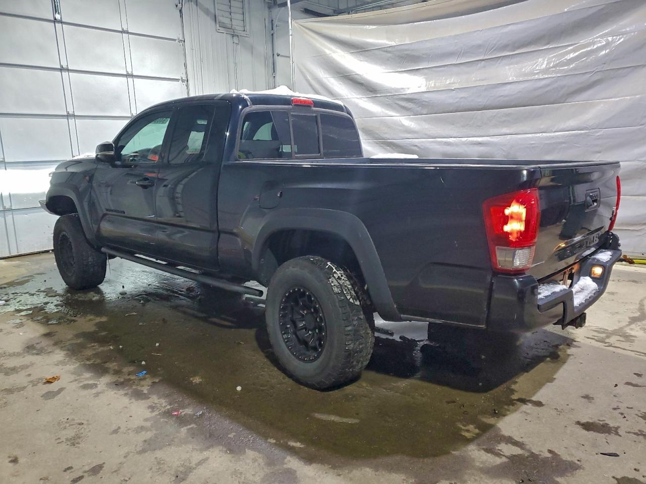 2016 Toyota Tacoma Access Cab - Фото 2