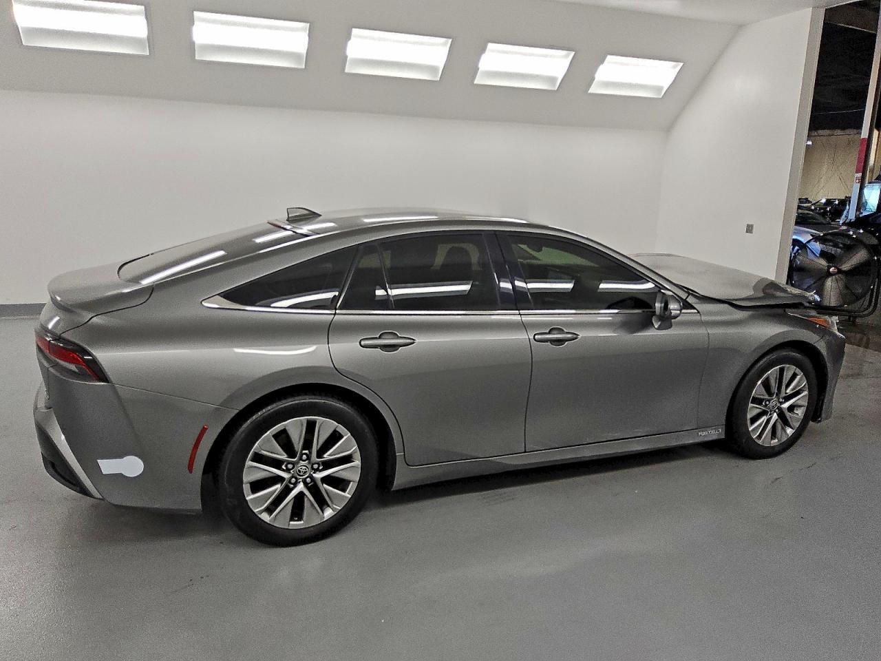 2022 Toyota Mirai Le - Фото 3