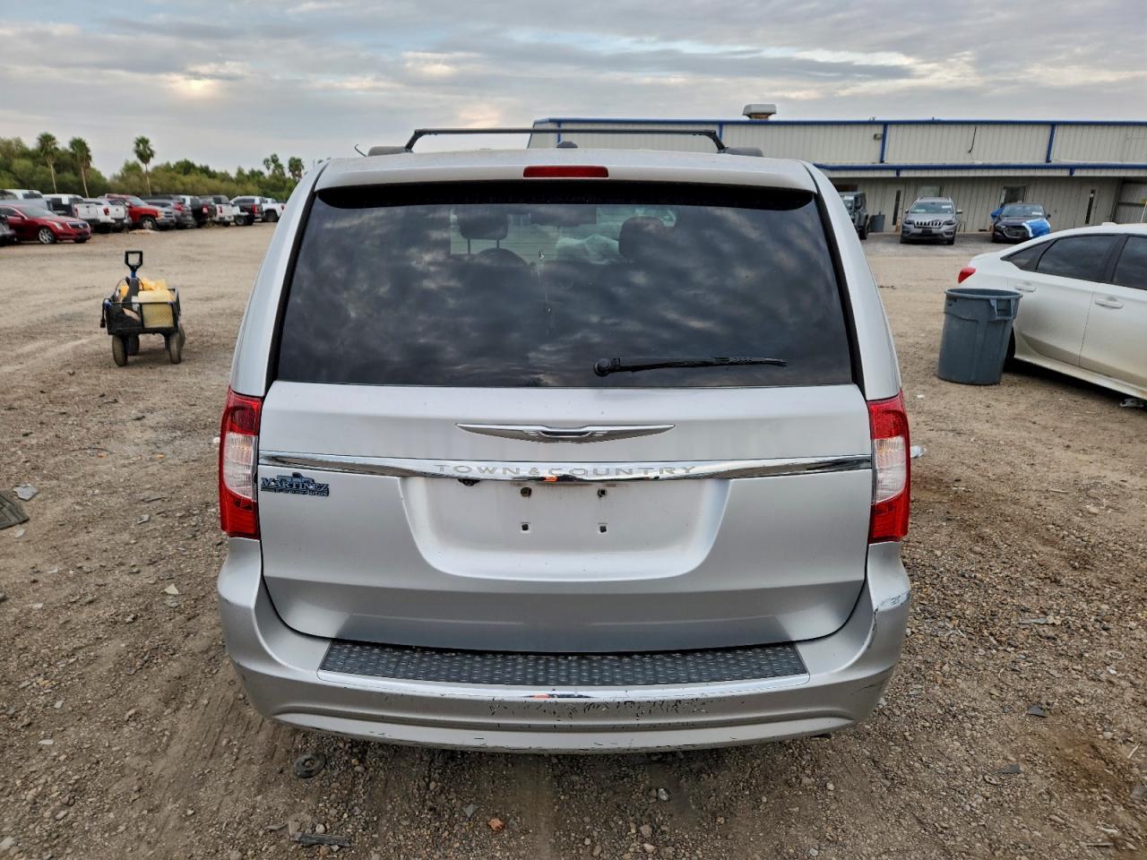 2011 Chrysler Town & Country Touring - Фото 6