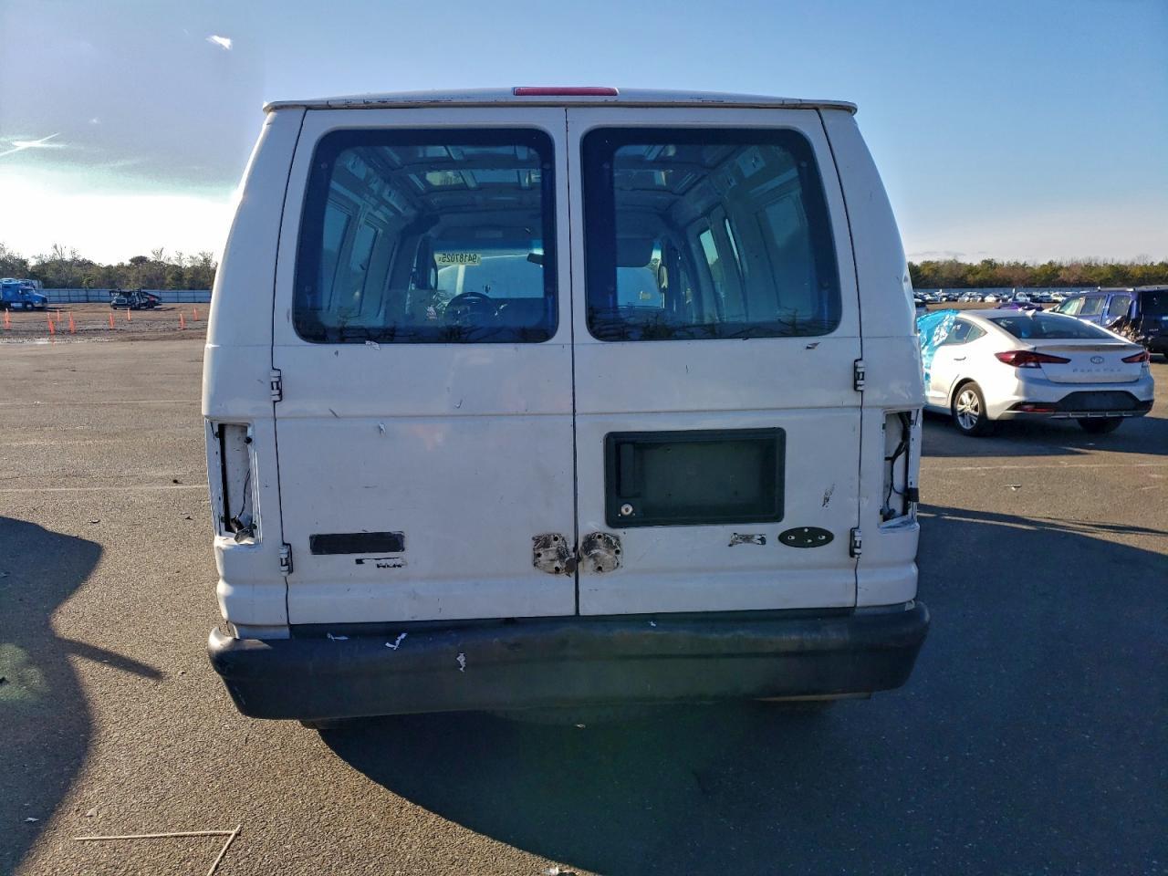 2012 Ford E250 Delivery Van - Фото 6