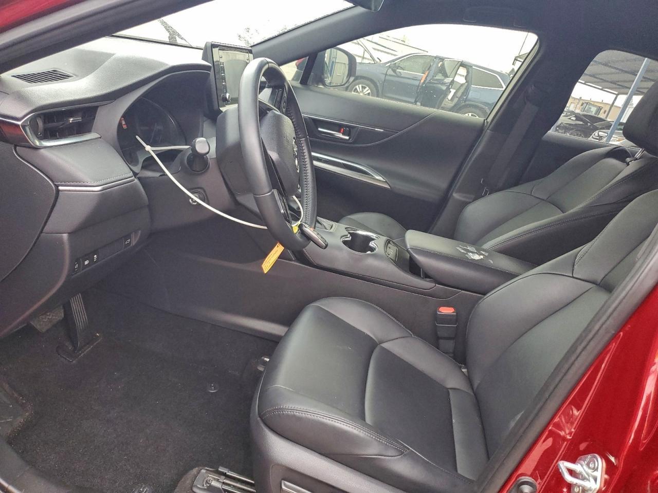 2022 Toyota Venza Le - Image 7