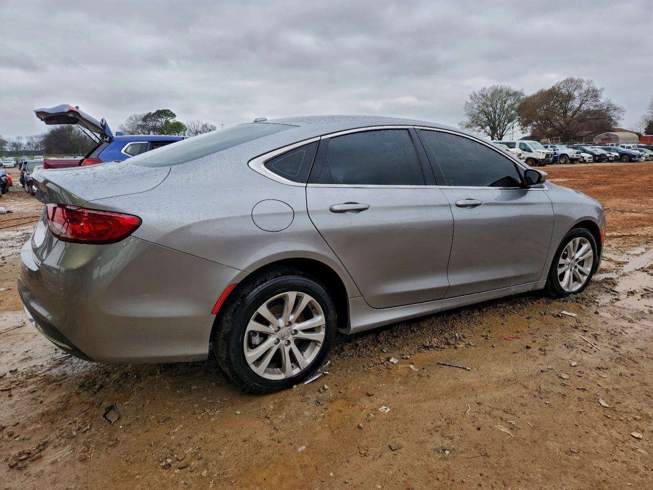 2016 Chrysler 200 Limited - Image 3