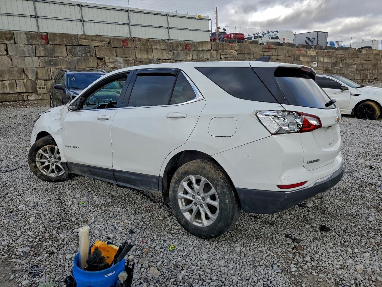 2020 Chevrolet Equinox Lt - Image 2