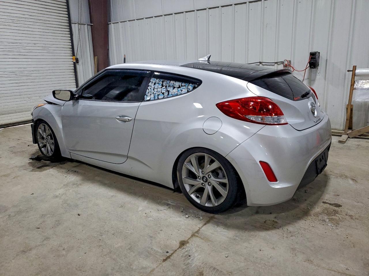 2016 Hyundai Veloster - Фото 2