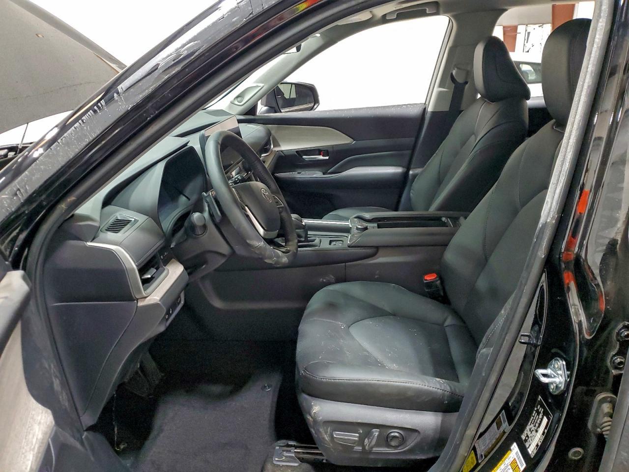 2025 Toyota Grand Highlander Le - Image 7