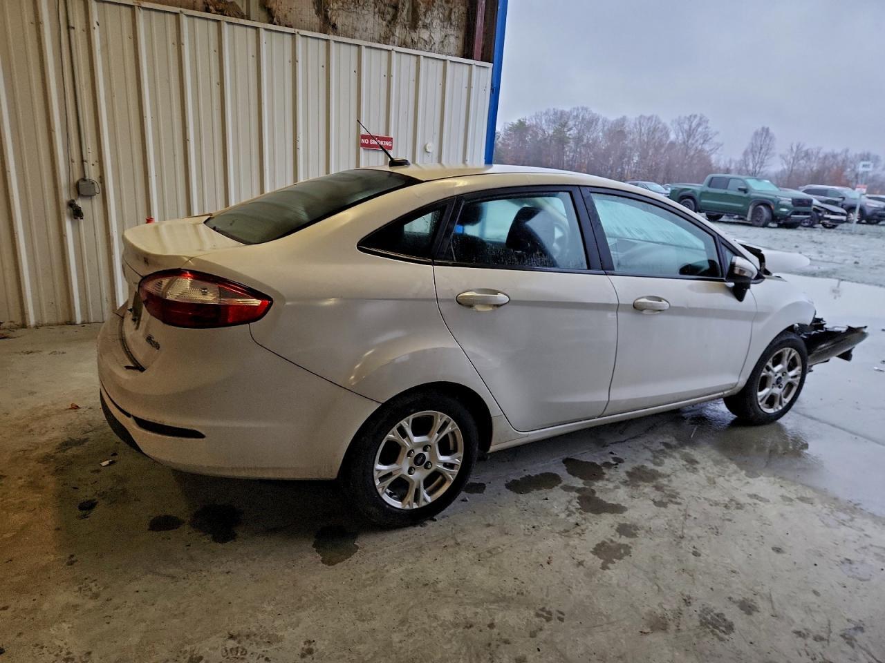 2015 Ford Fiesta Se - Фото 3
