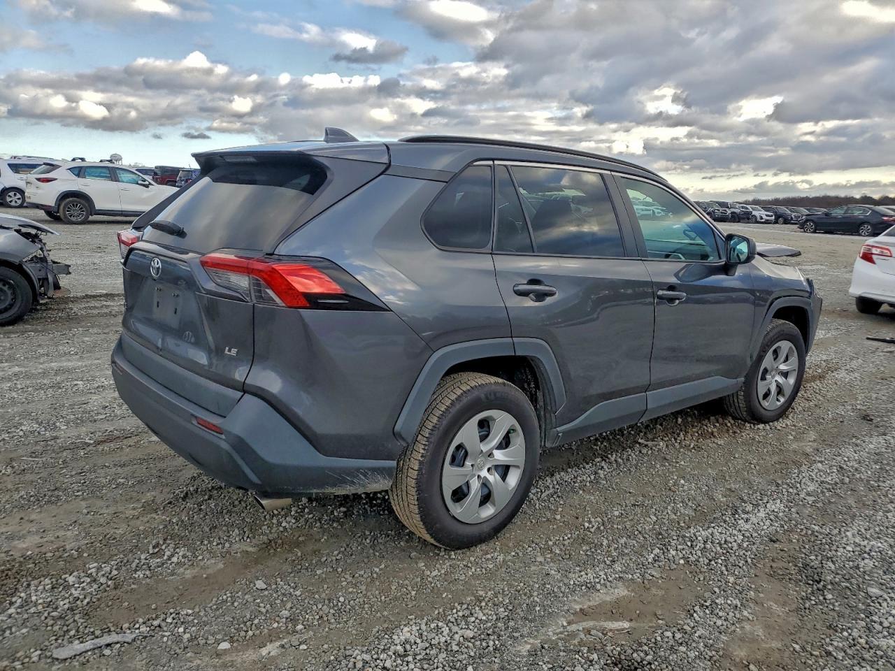 2020 Toyota Rav4 Le - Фото 3