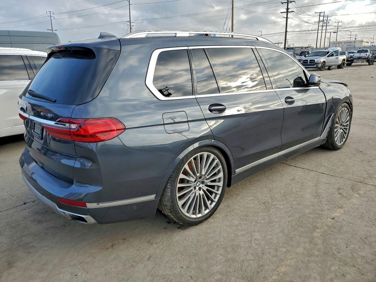 2019 BMW X7 xDrive50I - Фото 3