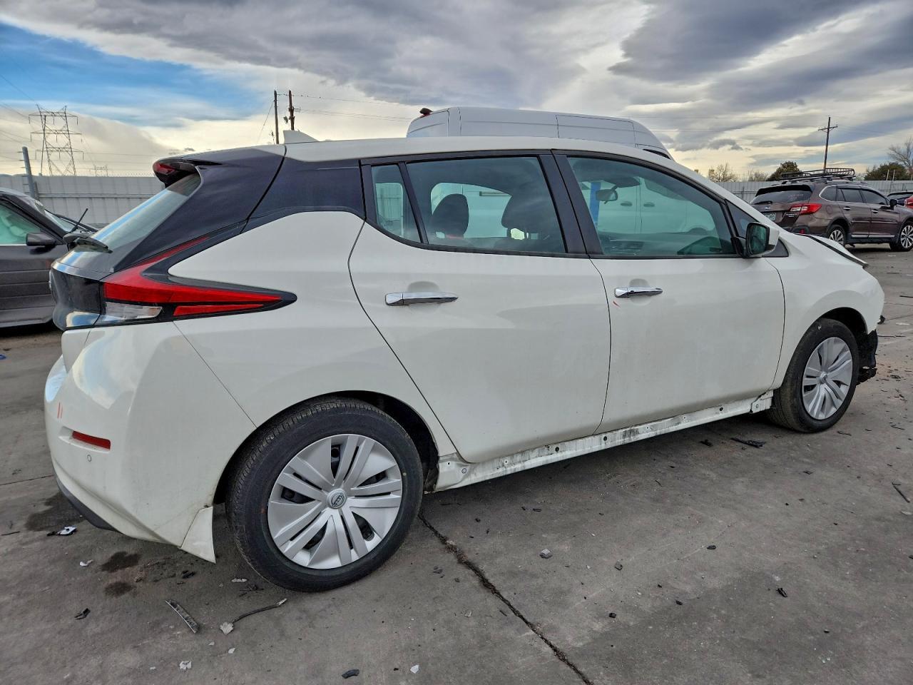 2025 Nissan Leaf S - Image 3