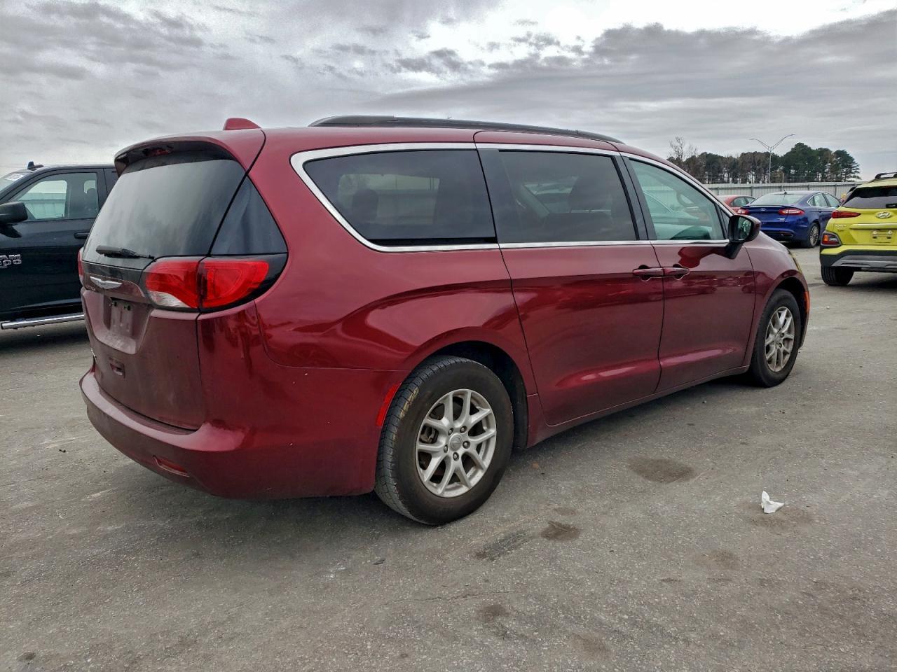 2020 Chrysler Voyager Lxi - Фото 3