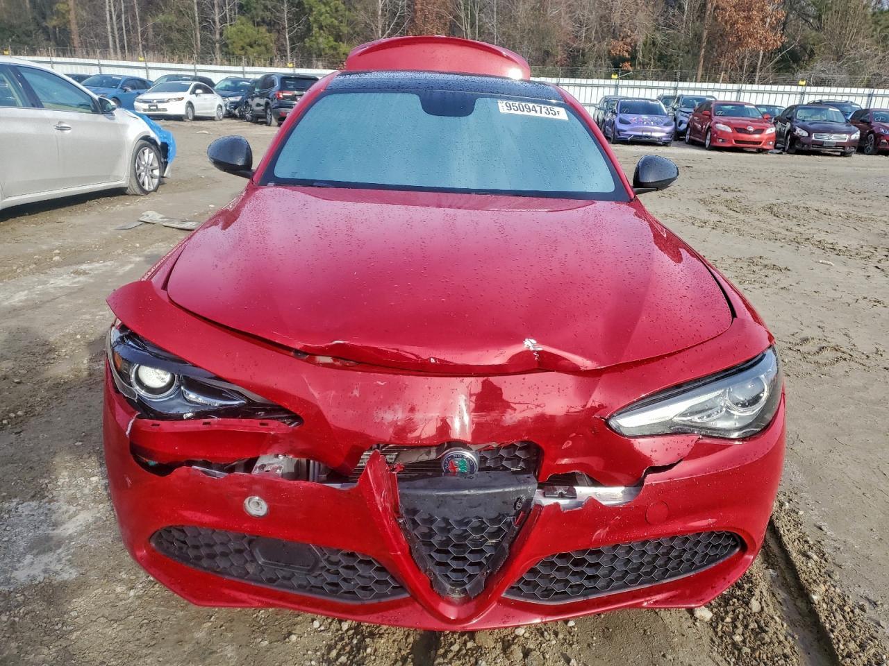 2019 Alfa Romeo Giulia - Image 5