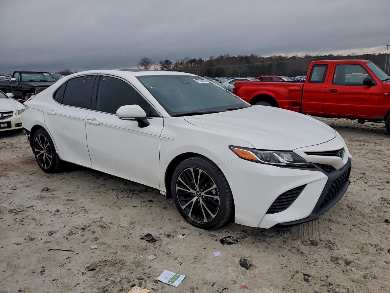 2020 Toyota Camry Se - Фото 4