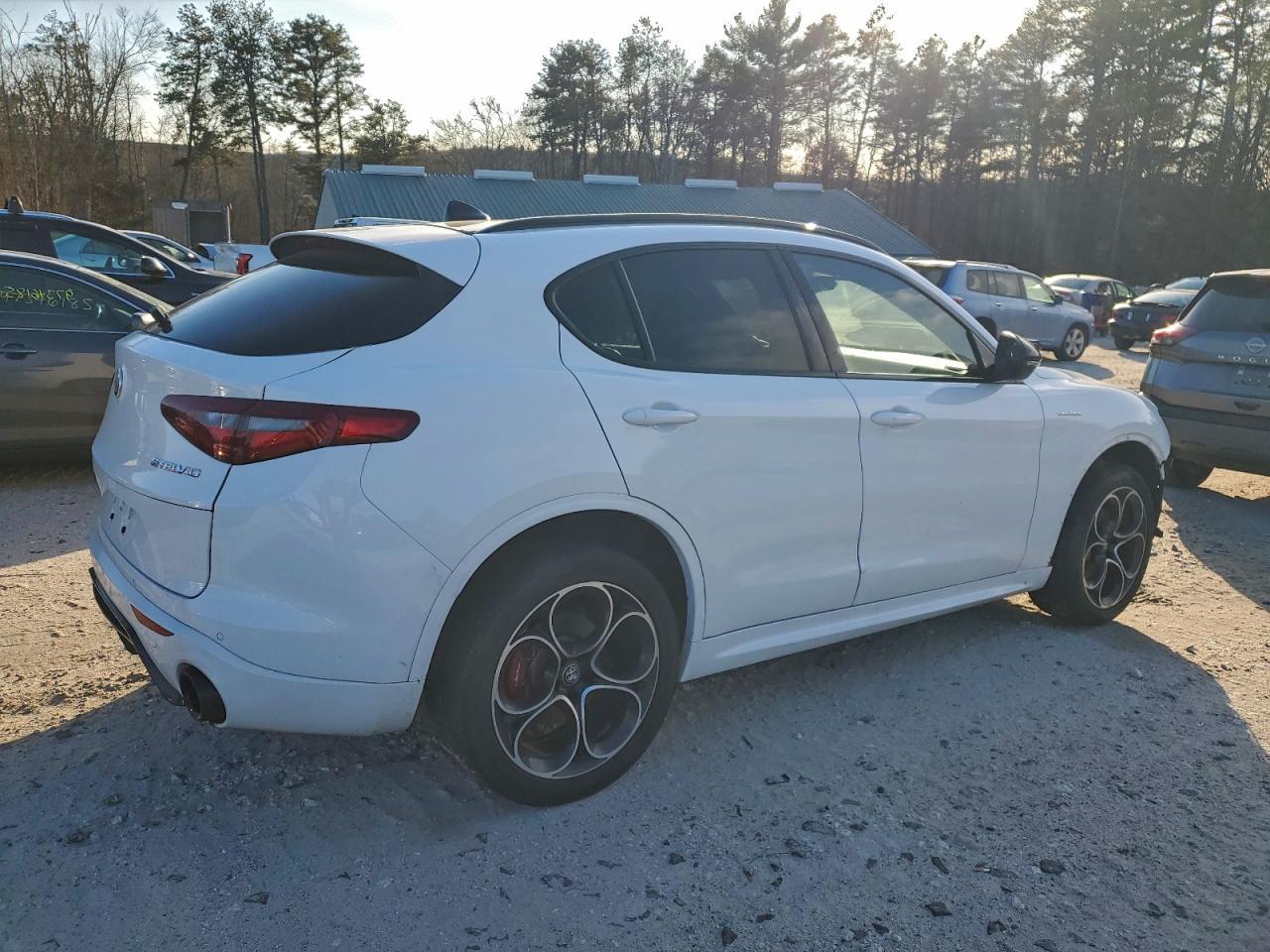 2022 Alfa Romeo Stelvio Ti - Image 3