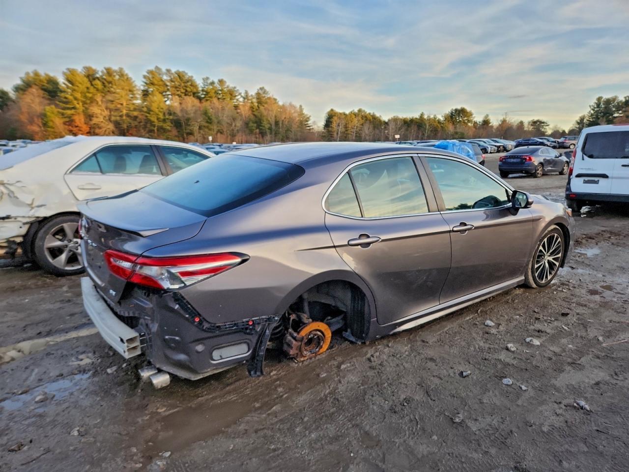 2018 Toyota Camry Se - Image 3