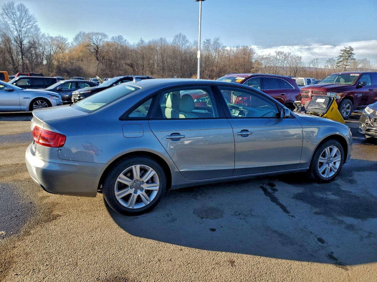 2010 Audi A4 Premium - Фото 3