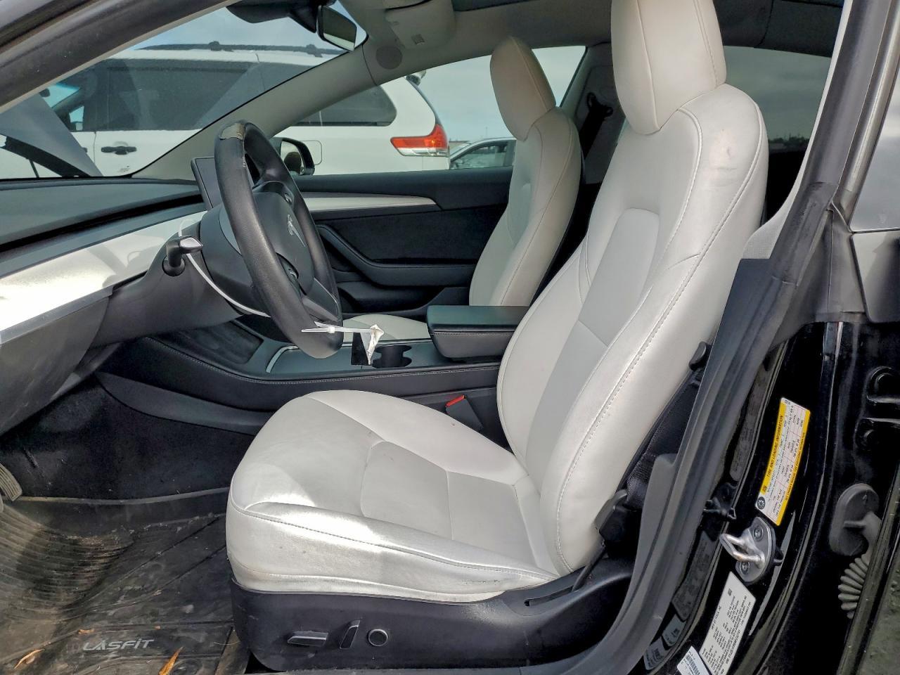 2022 Tesla Model 3 - Фото 7