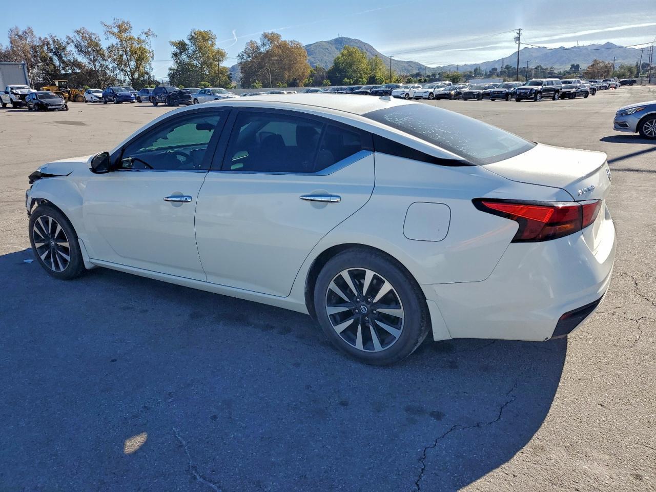 2019 Nissan Altima S - Фото 2