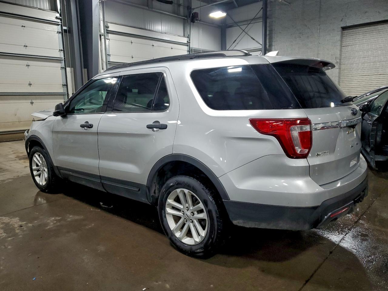 2016 Ford Explorer - Фото 2