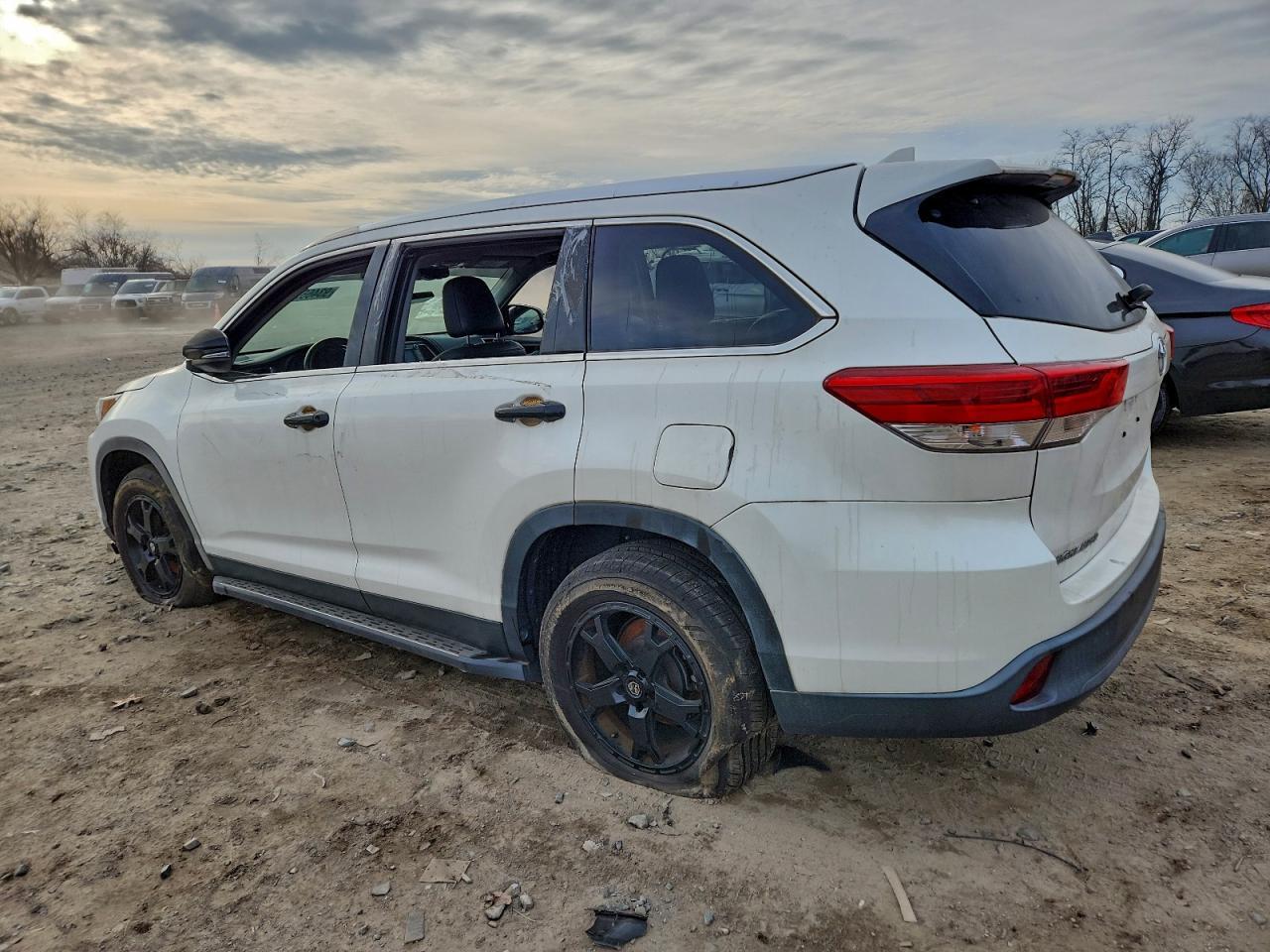 2019 Toyota Highlander Se - Фото 2