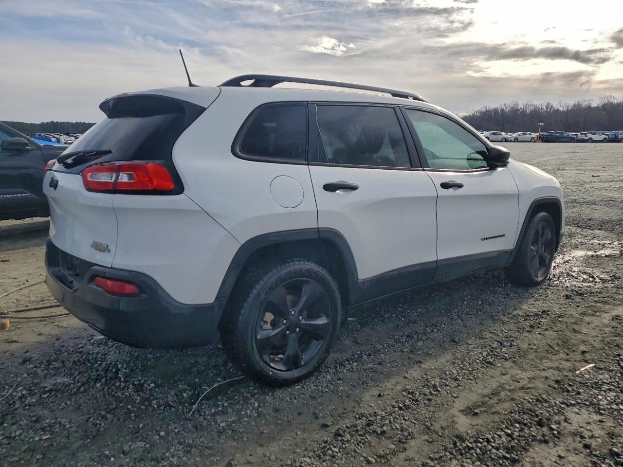 2017 Jeep Cherokee Sport - Image 3