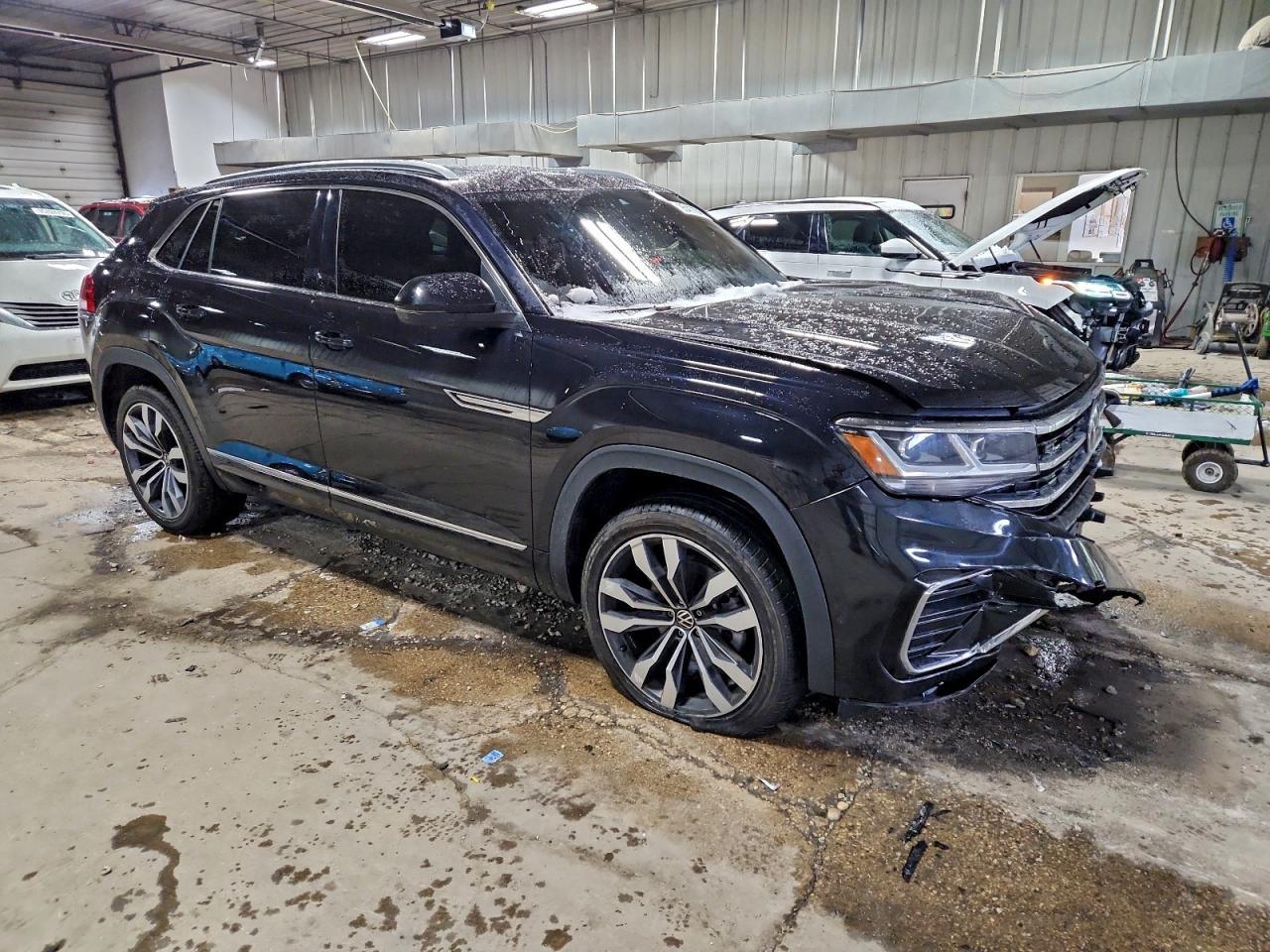 2020 Volkswagen Atlas Cross Sport Sel Premium R-Line - Image 4