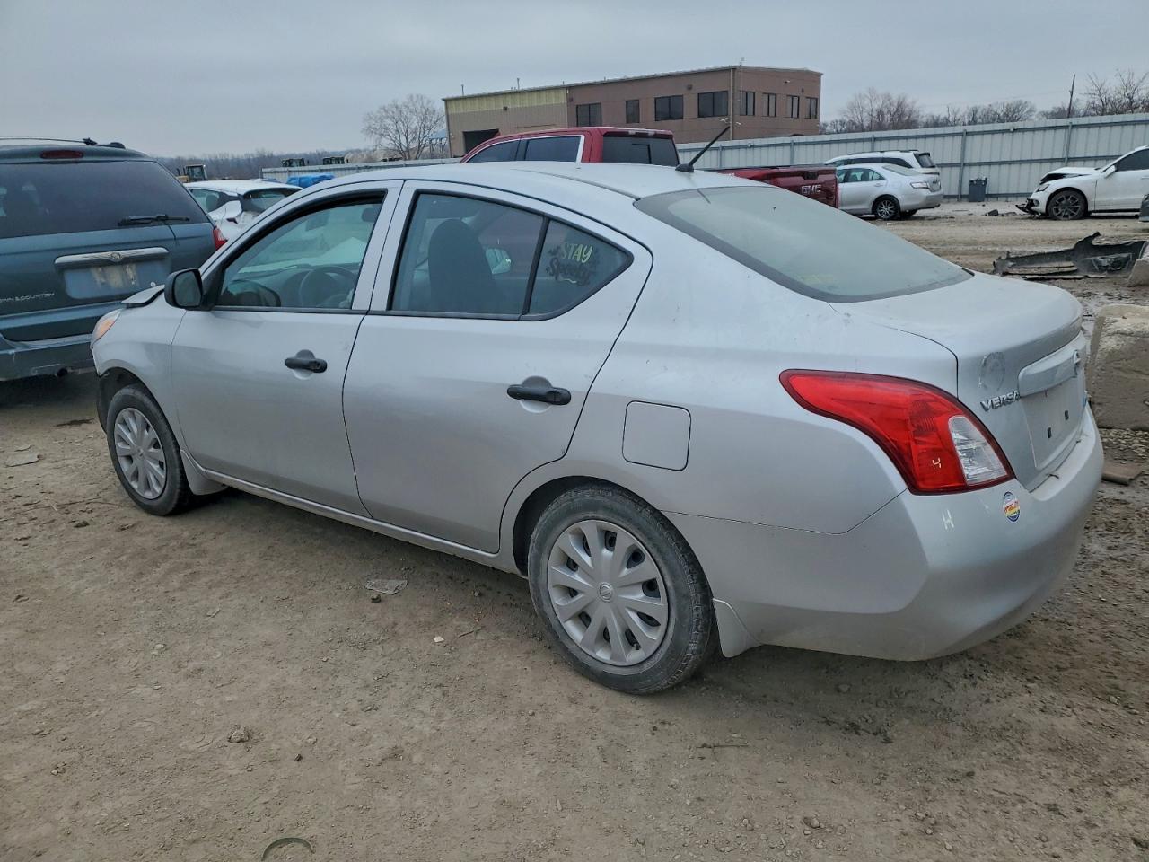 2013 Nissan Versa S - Фото 2