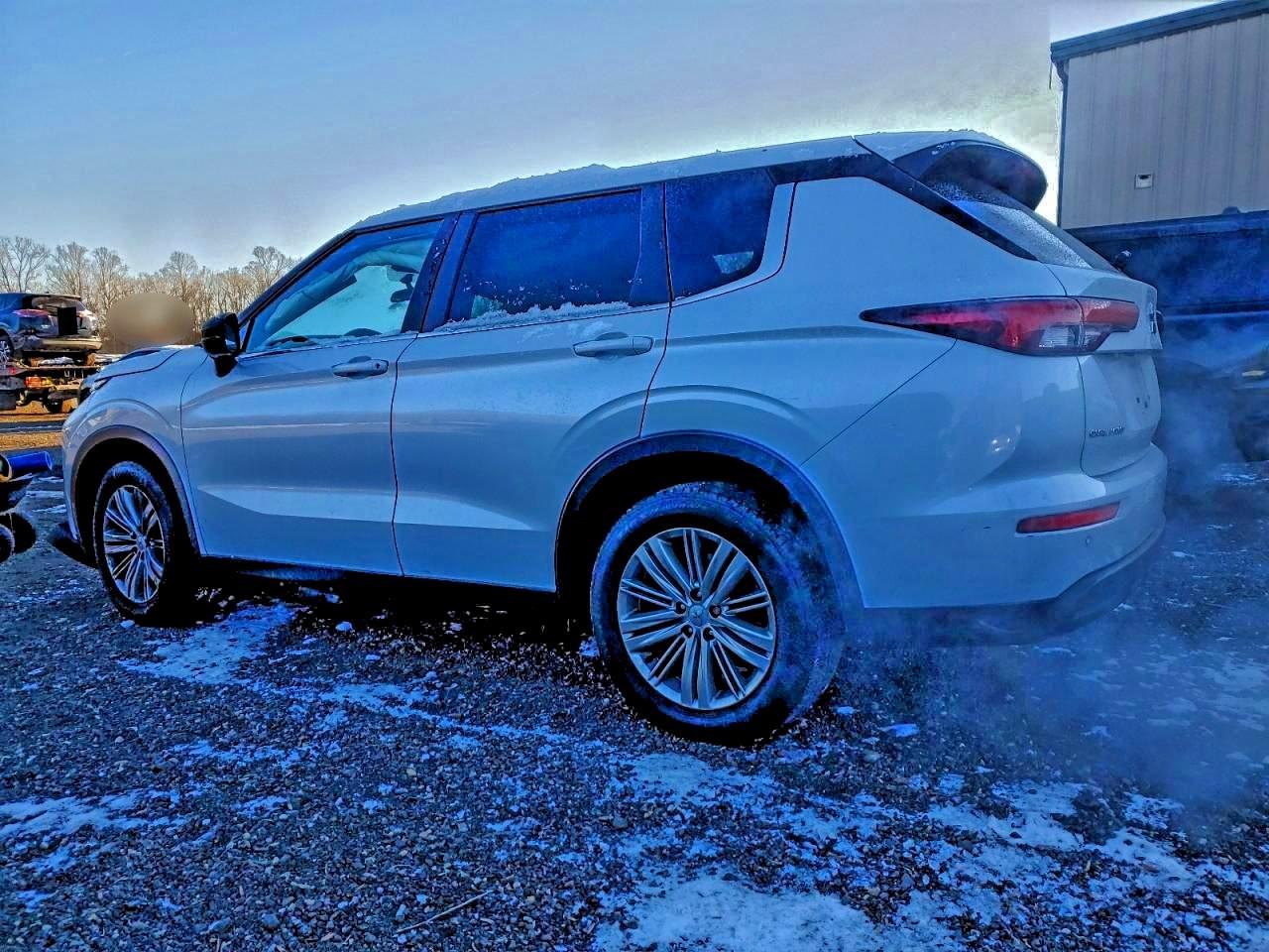 2023 Mitsubishi Outlander Es - Фото 2